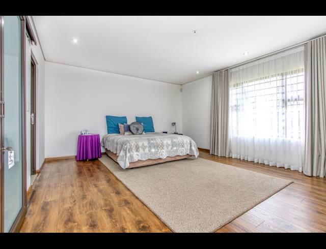 4 BEDROOM FREEHOLD FOR SALE IN MARLBORO GARDENS